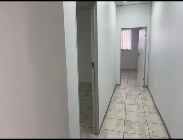 88M² RETAIL TO LET IN CORLETT GARDENS